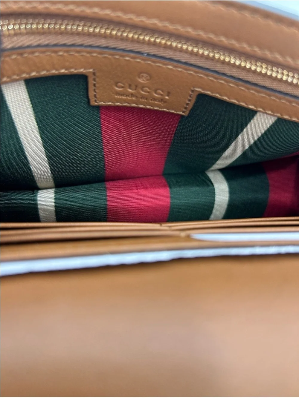Women's Gucci Beige  GG Supreme Crossbody wallet in a strap . NWT